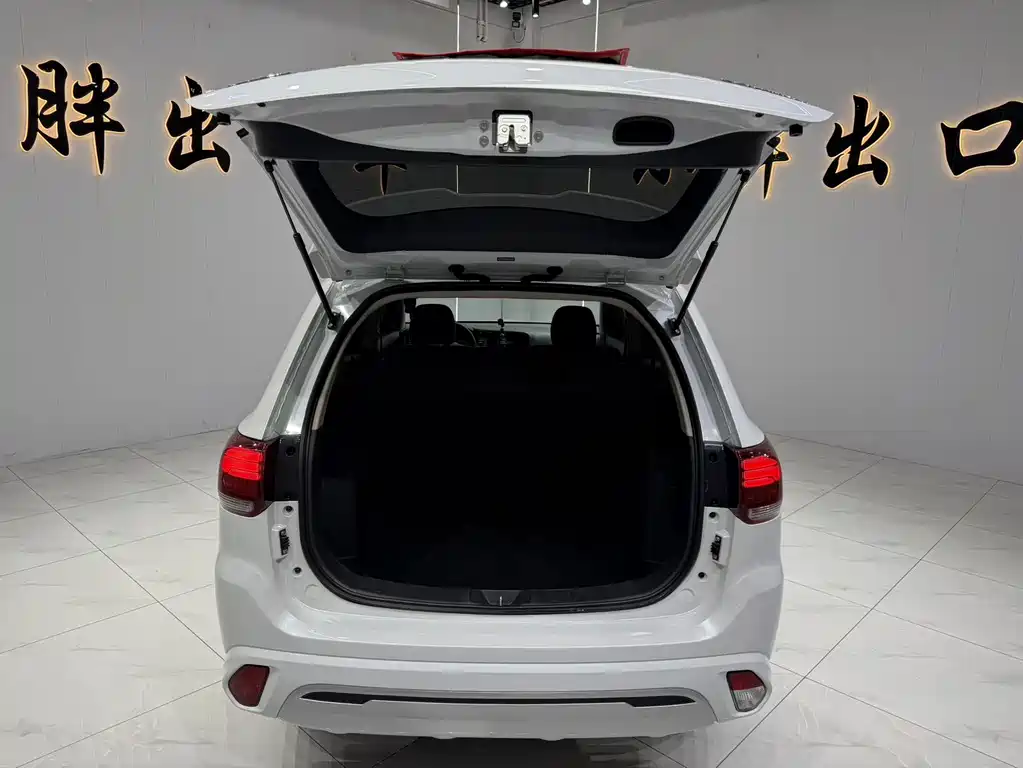 Mitsubishi Outlander 2022 — фото 15