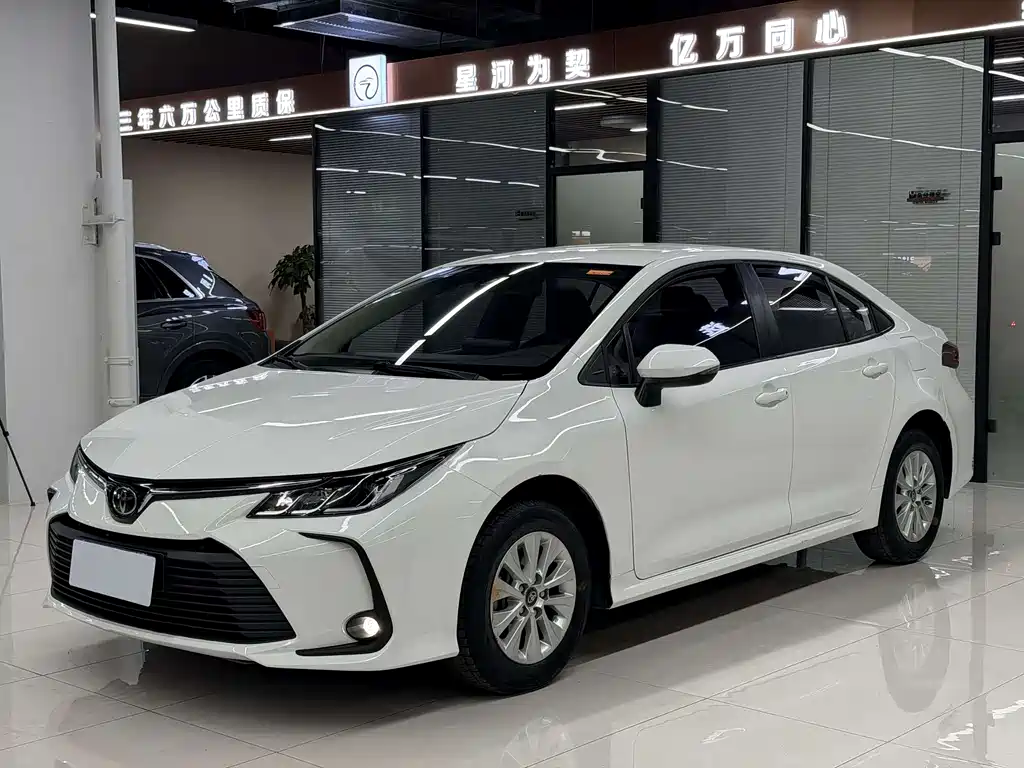 Toyota Corolla 2023 — фото 1