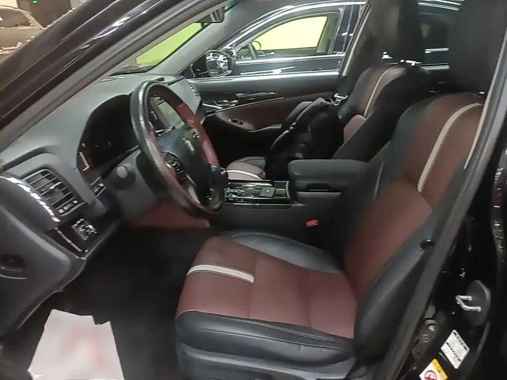 Toyota Crown 2017 — фото 15