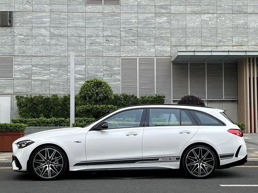 Mercedes-Benz C-Class AMG 2025 — фото 3