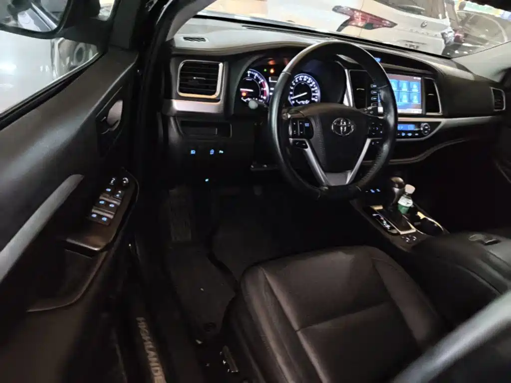 Toyota Highlander 2019 — фото 12