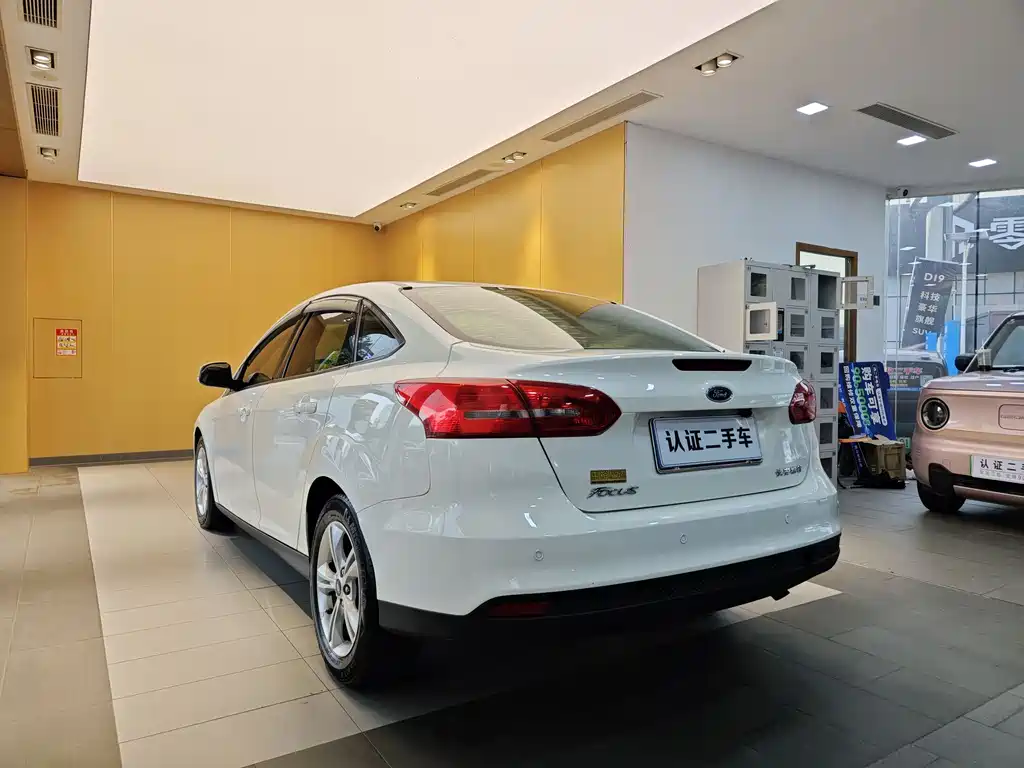 Ford Focus 2016 — фото 24