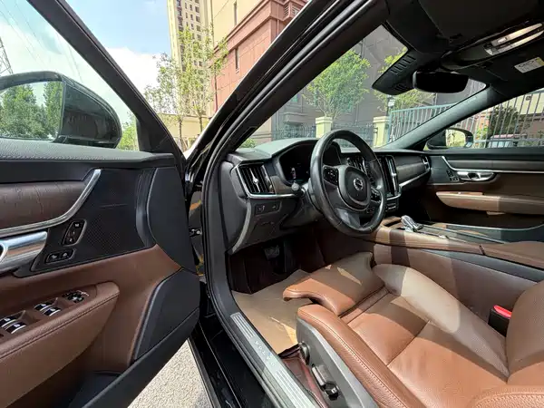 Volvo S90 2022