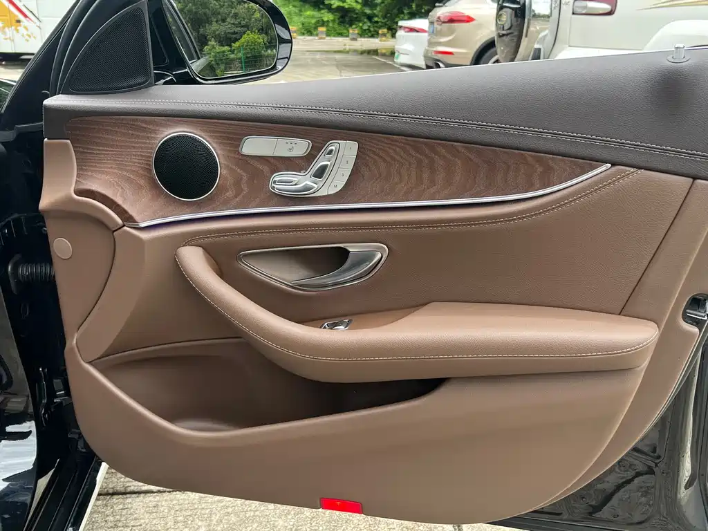 Mercedes-Benz E-Class 2018 — фото 16