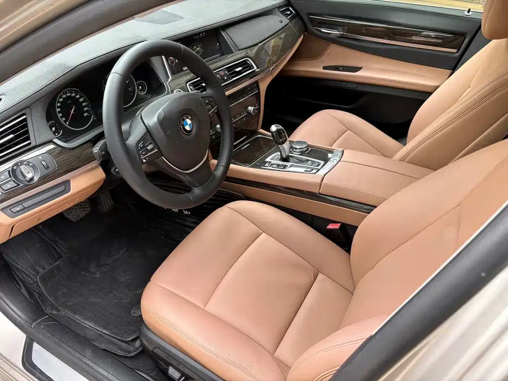 BMW 7 Series 2015 — фото 12