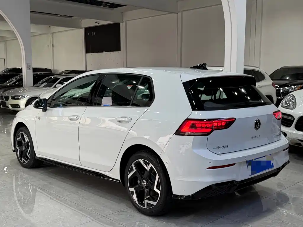 Volkswagen Golf 2025