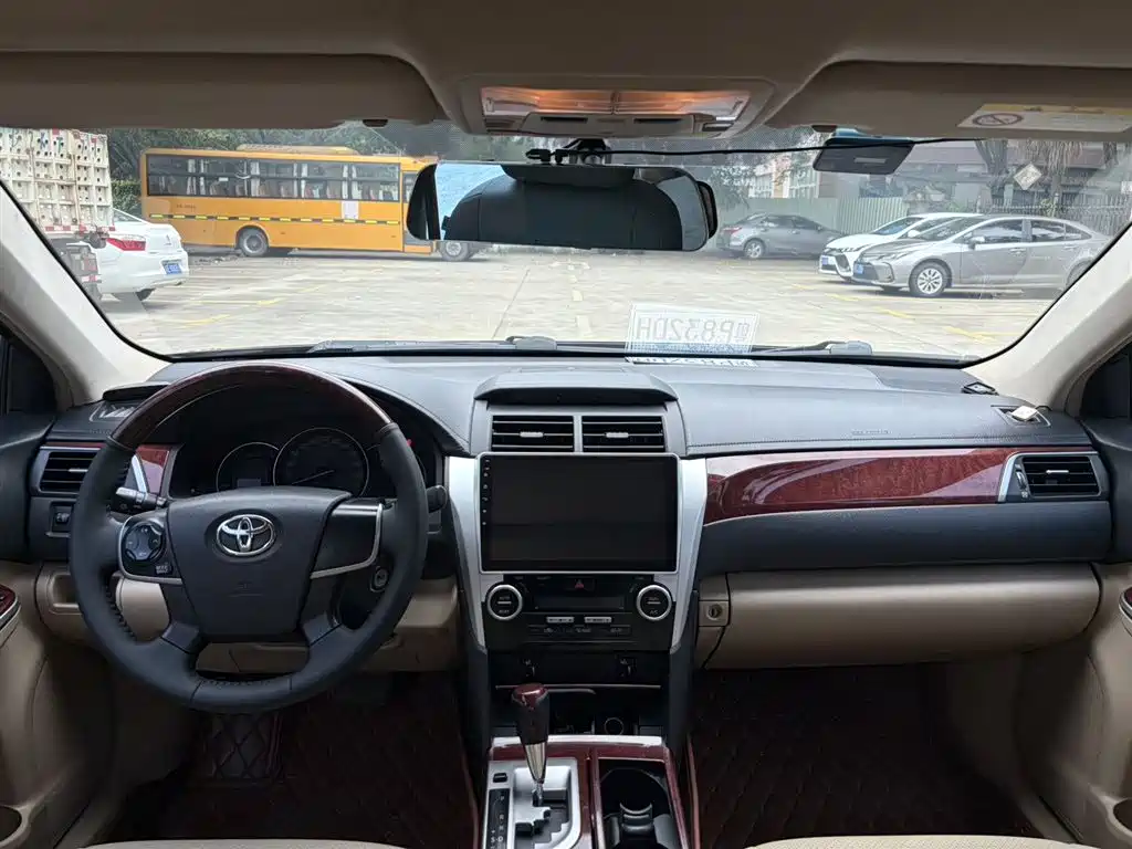 Toyota Camry 2014 — фото 5