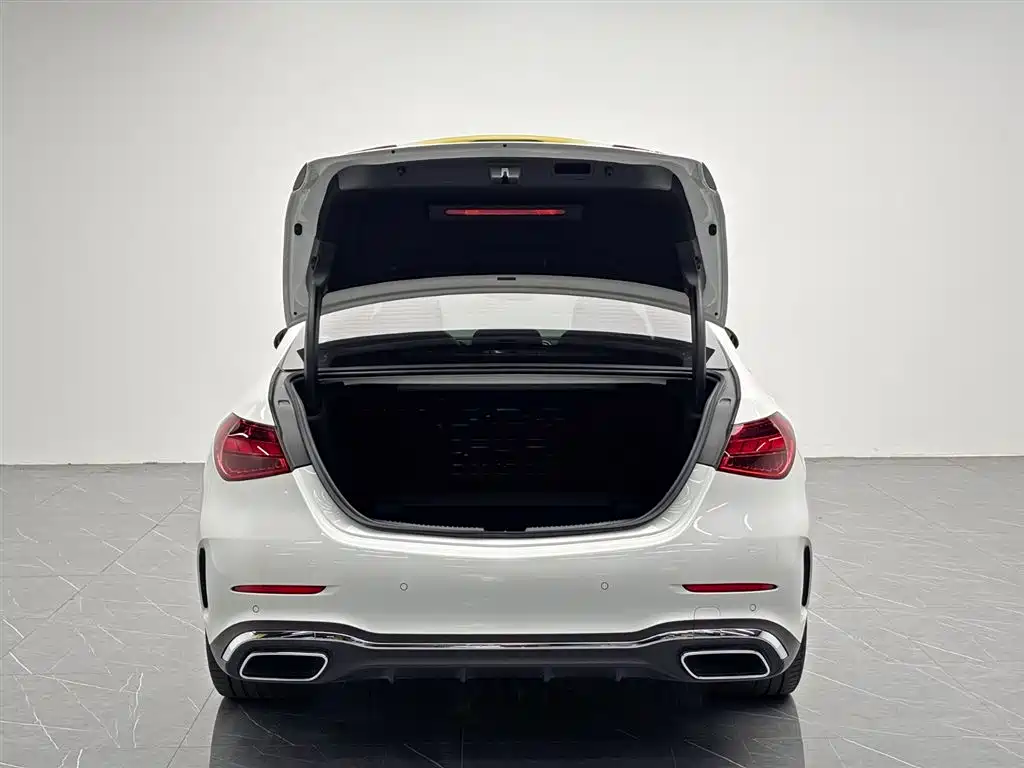Mercedes-Benz C-Class 2023 — фото 11