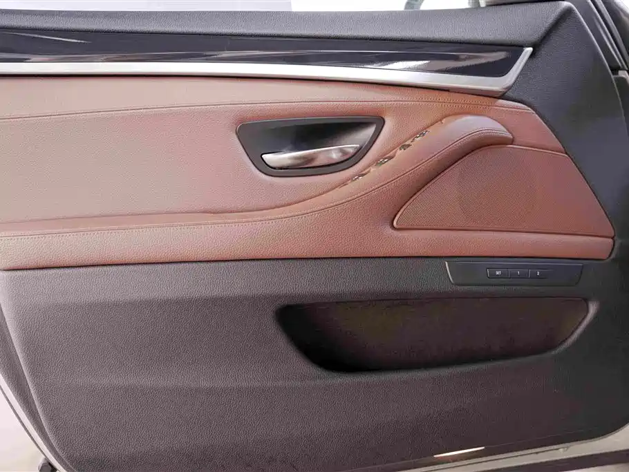 BMW 5 Series 2016 — фото 14