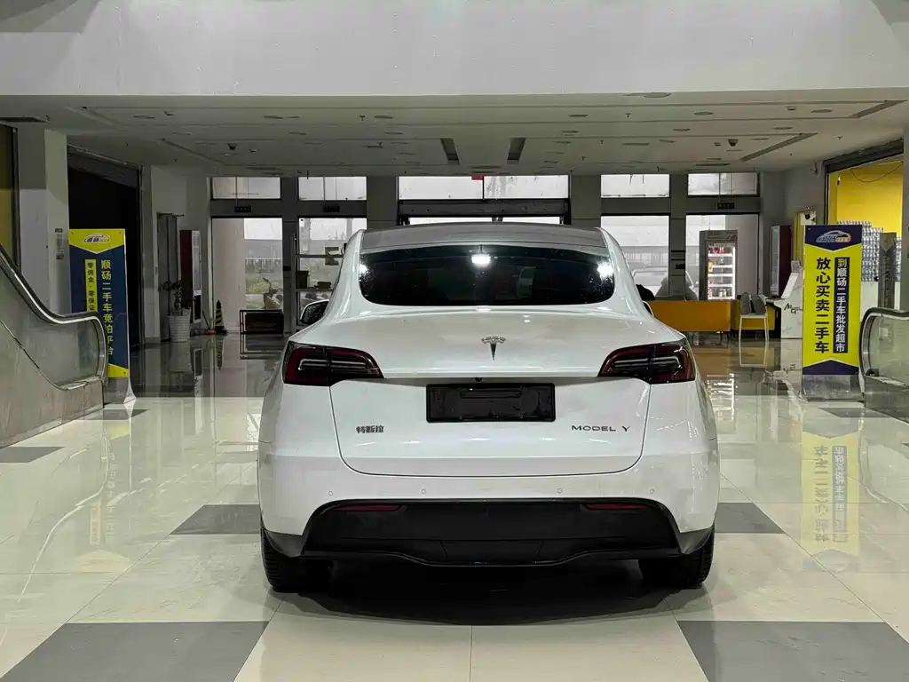 Tesla Model Y 2022 — фото 9