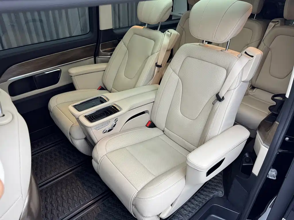 Mercedes-Benz V-Class 2020 — фото 26