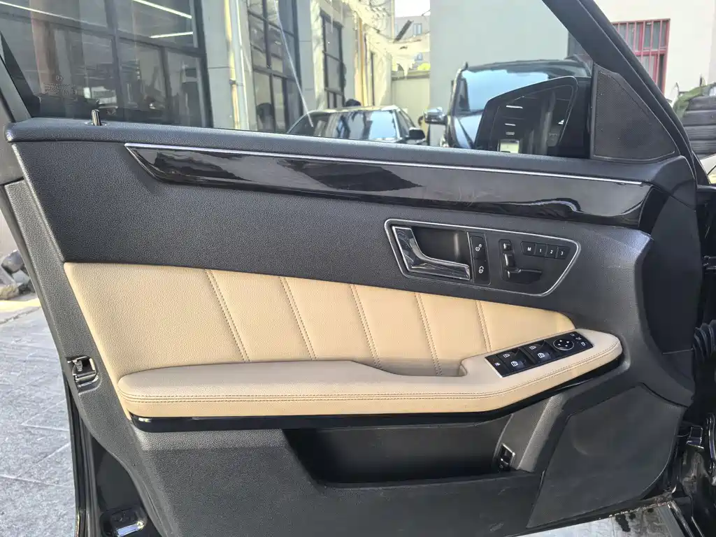 Mercedes-Benz E-Class 2013 — фото 11