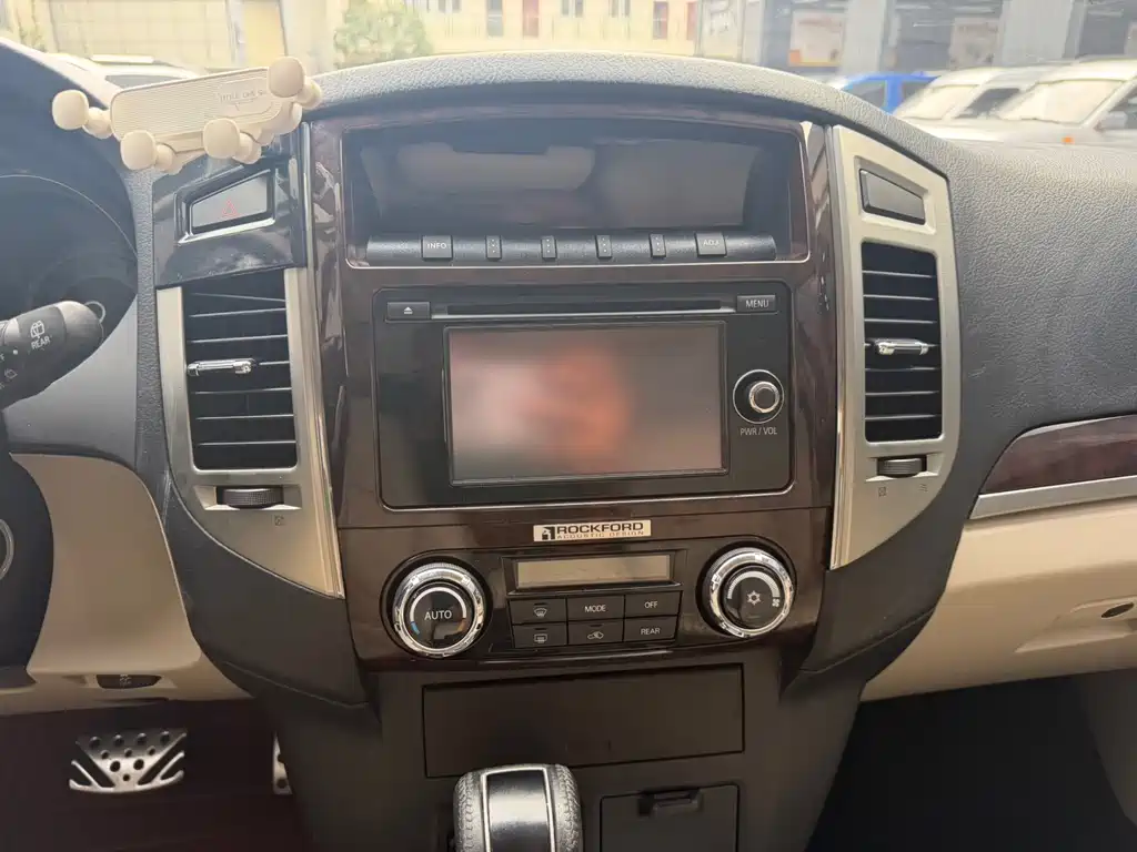 Mitsubishi Pajero 2018