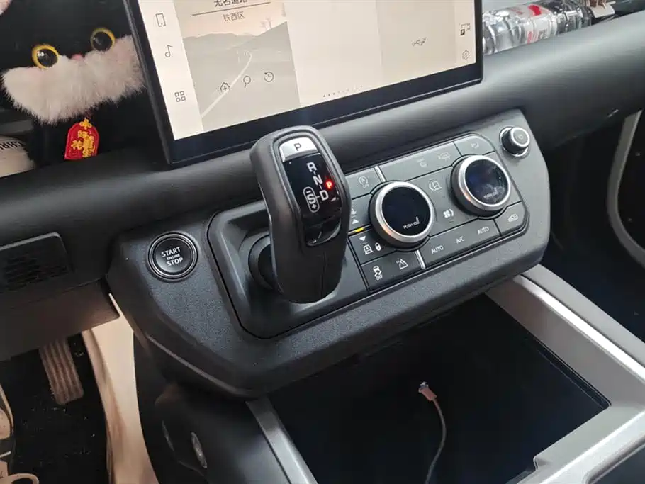 Land Rover Defender 2025 — фото 16
