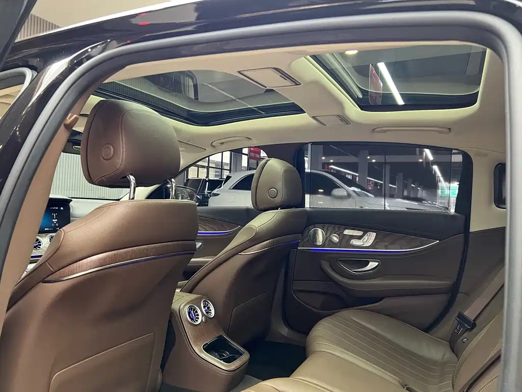 Mercedes-Benz E-Class 2023 — фото 17