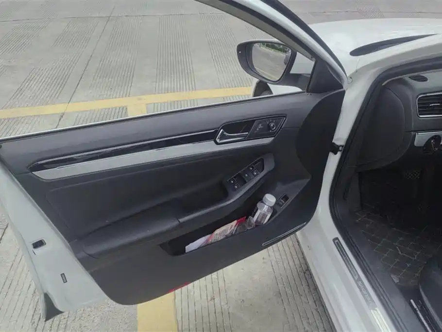 Volkswagen Sagitar 2017