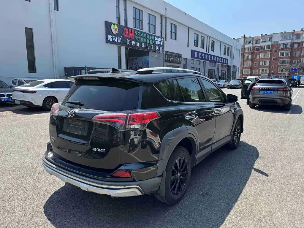 Toyota RAV4 2019 — фото 13