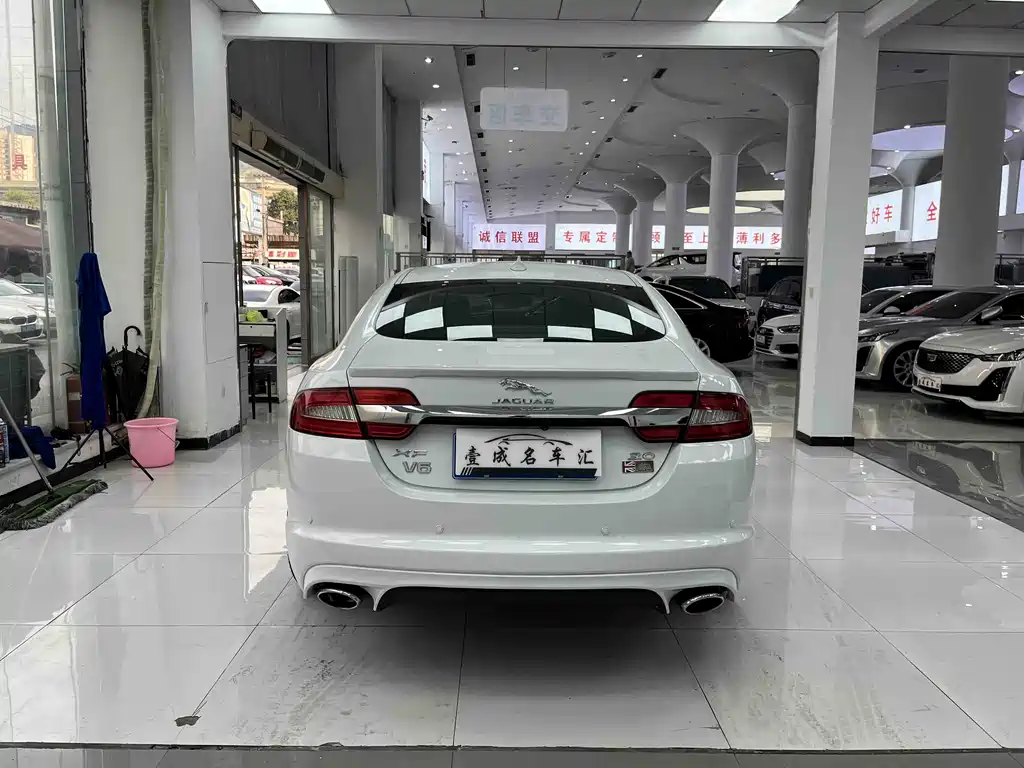 Jaguar XF 2015 — фото 8