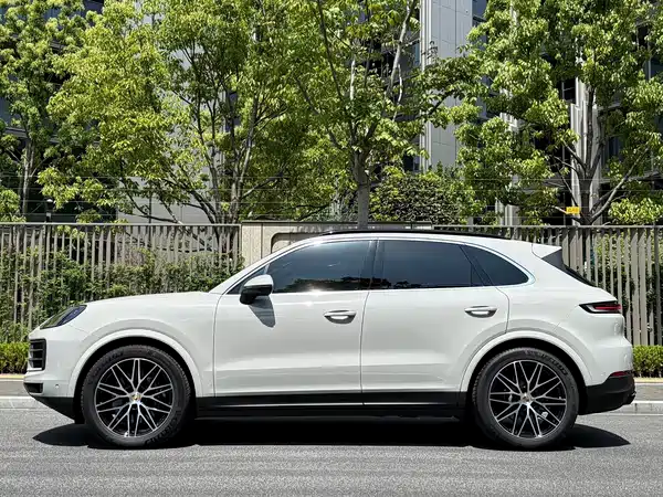 Porsche Cayenne 2025