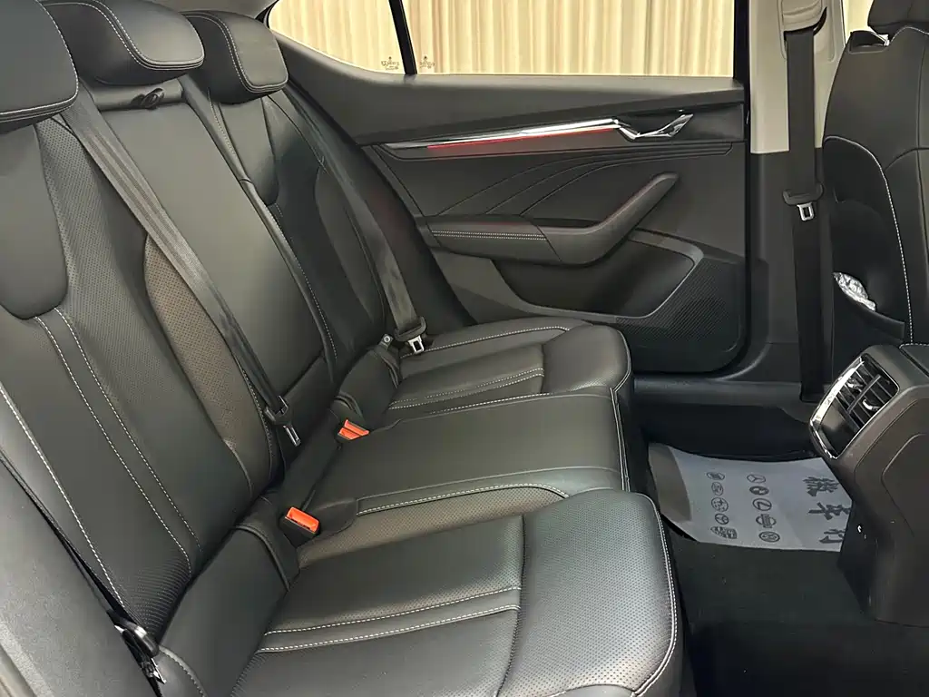 Skoda Octavia 2023 — фото 11