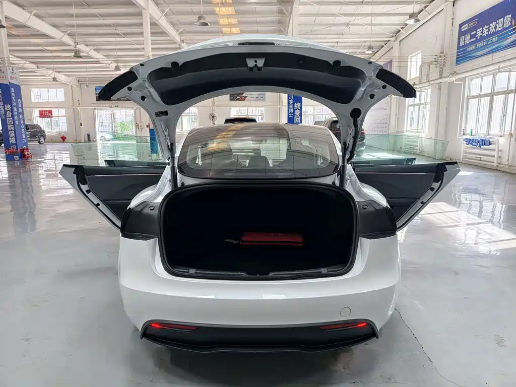 Tesla Model 3 2026 — фото 10