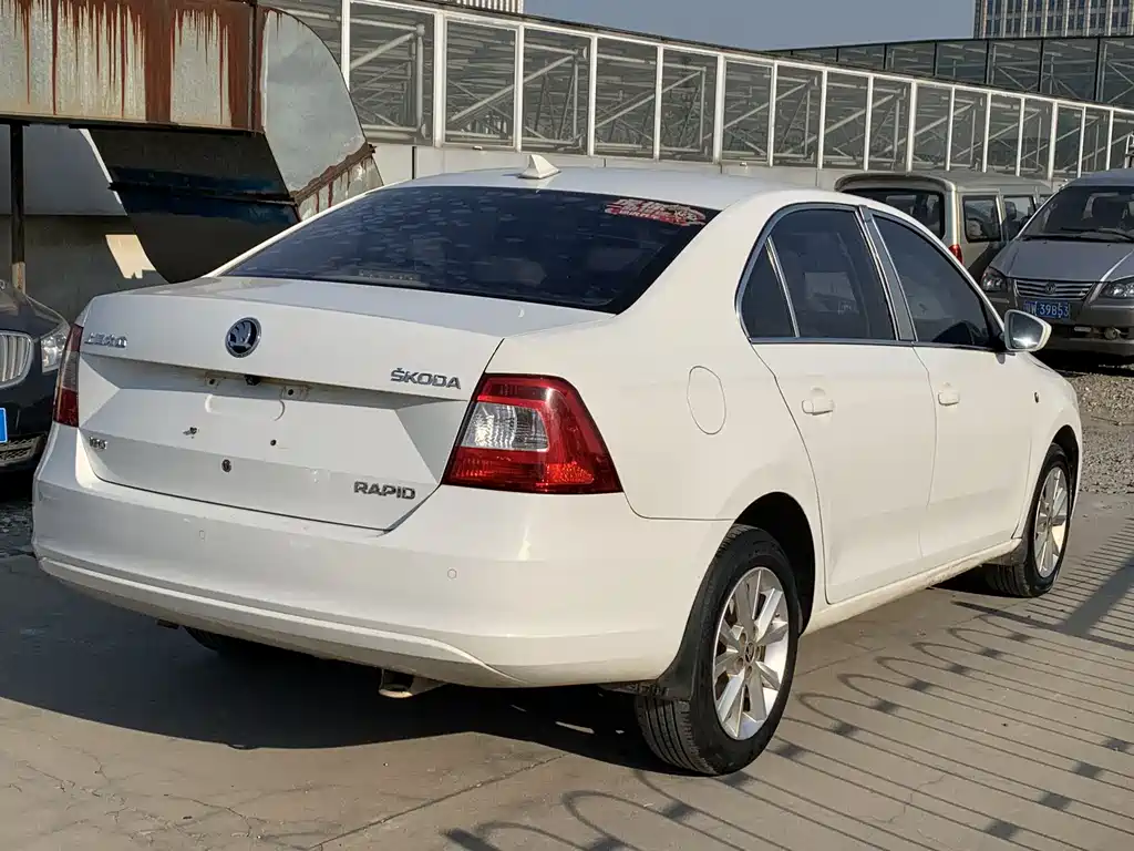 Skoda Rapid 2016 — фото 14