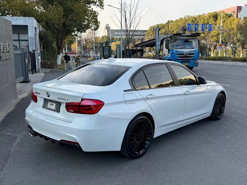 BMW 3 Series 2018 — фото 8