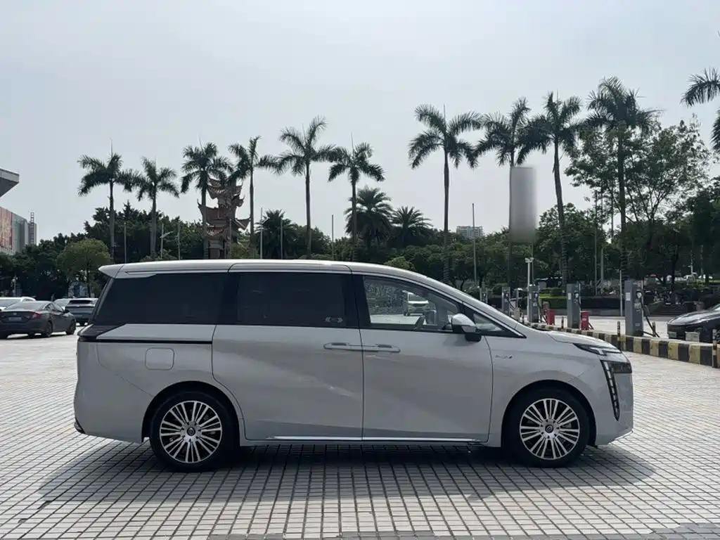 GAC Trumpchi E8 PHEV 2024 — фото 22