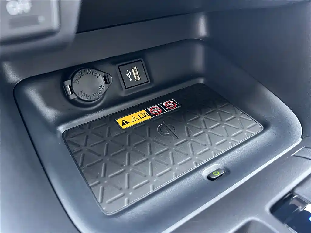 Toyota RAV4 2024 — фото 19