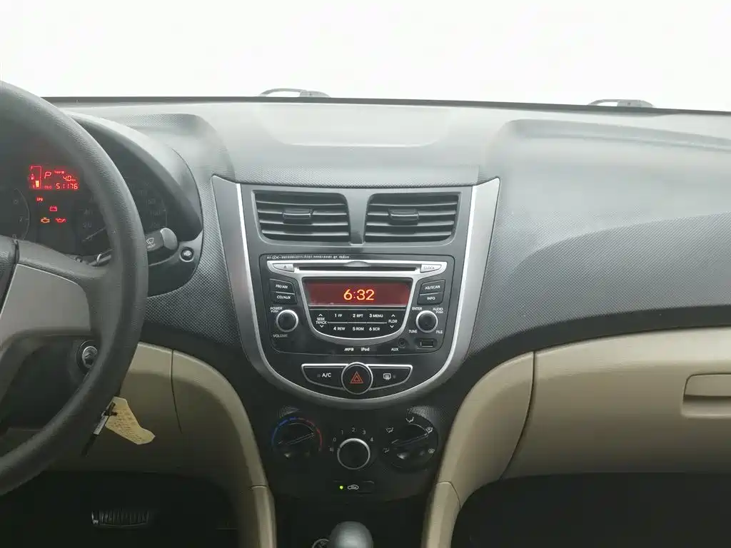 Hyundai Verna 2016 — фото 12