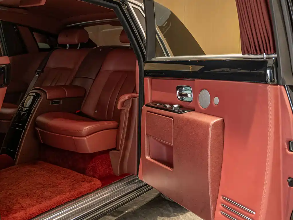 Rolls-Royce Phantom 2015 — фото 11