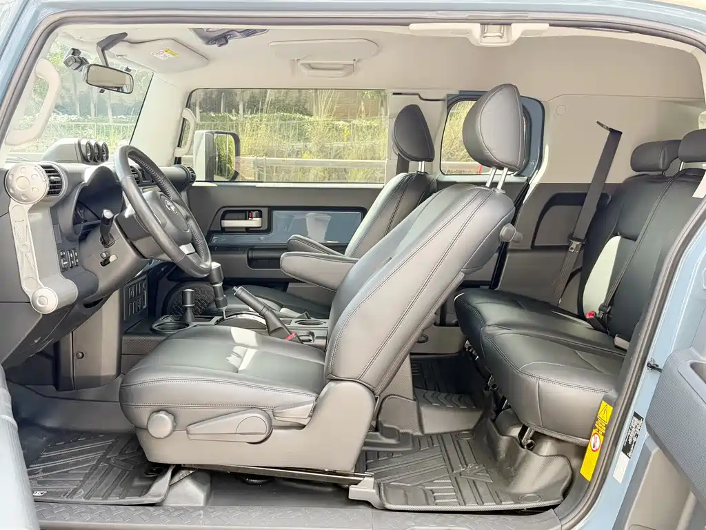 Toyota FJ Cruiser 2019 — фото 10