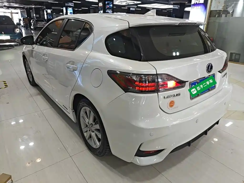 Lexus CT 2017 — фото 5