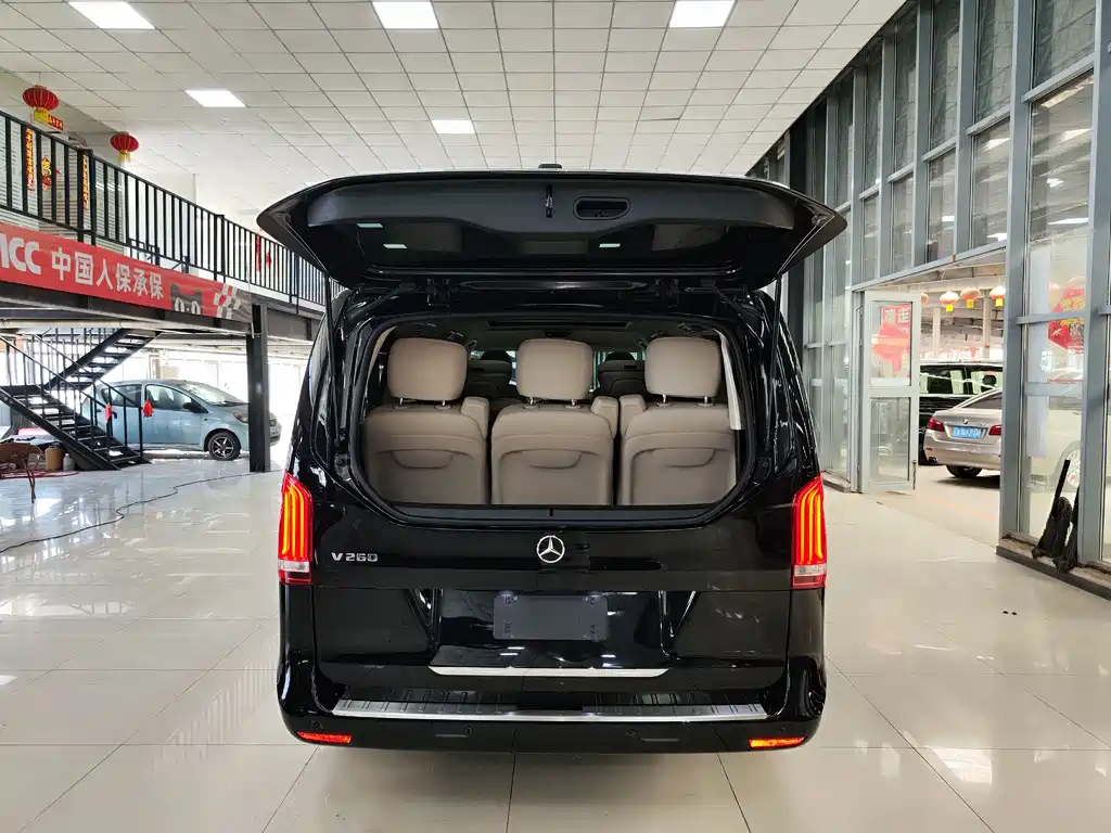 Mercedes-Benz V-Class 2023 — фото 25