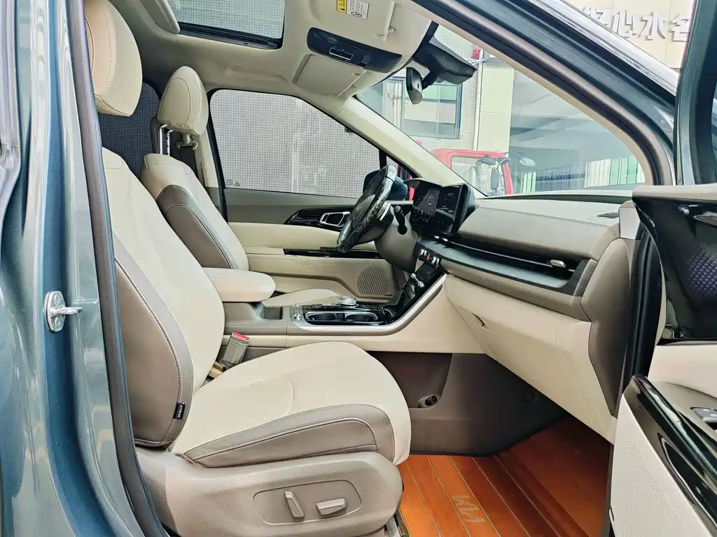 Kia Carnival 2023 — фото 17