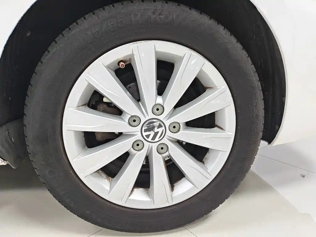 Volkswagen Sagitar 2014
