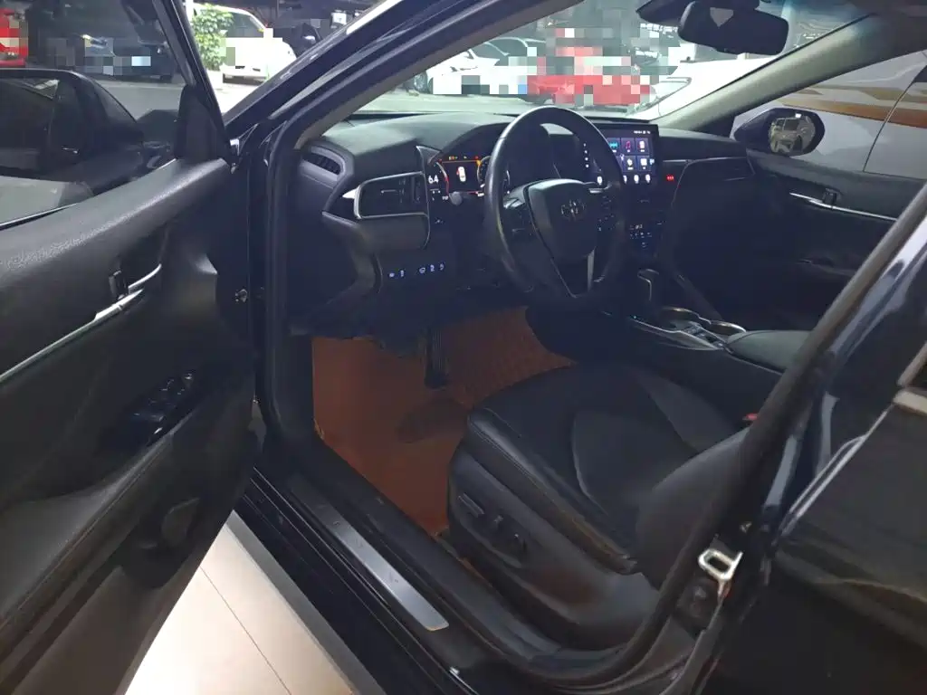 Toyota Camry 2023 — фото 13
