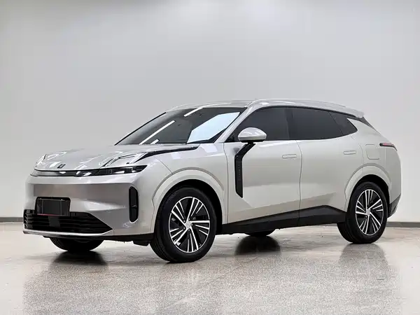 Lynk & Co 08 EM-P 2024
