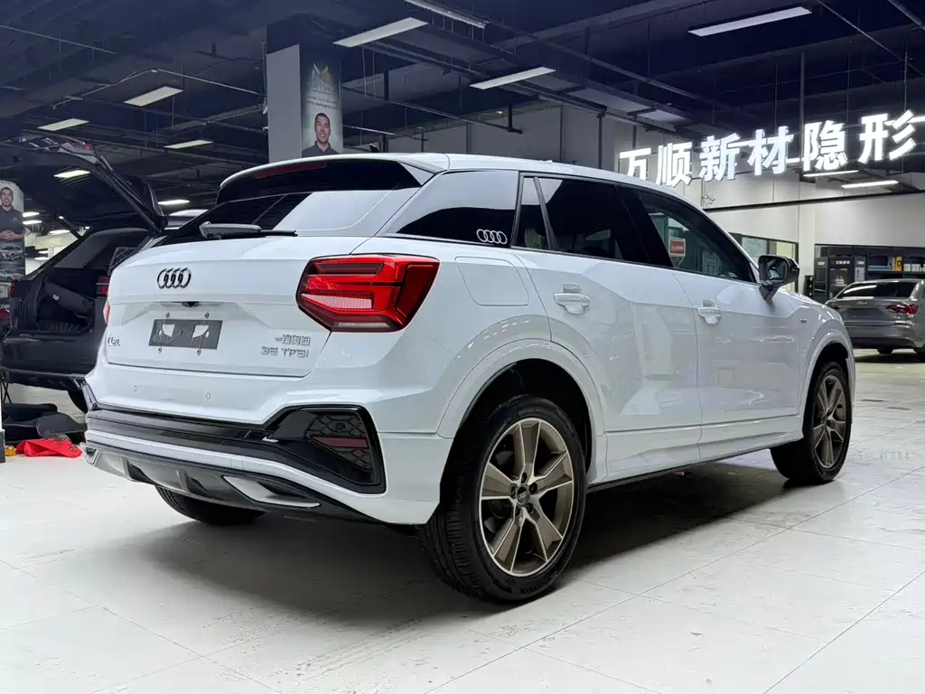 Audi Q2L 2022