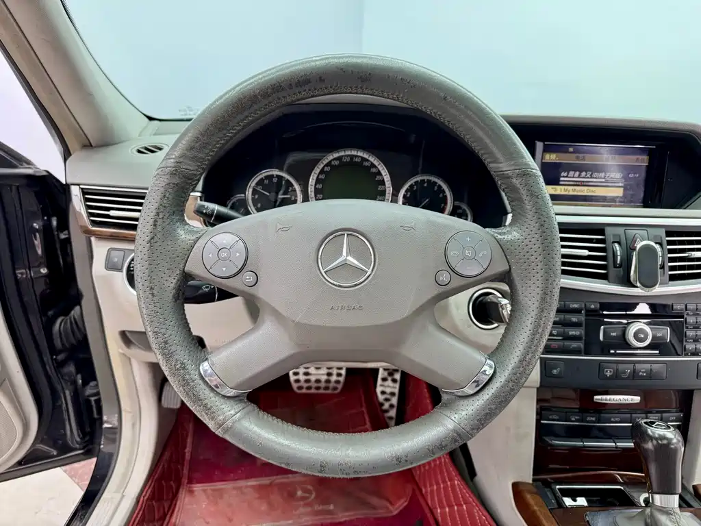 Mercedes-Benz E-Class 2011 — фото 16