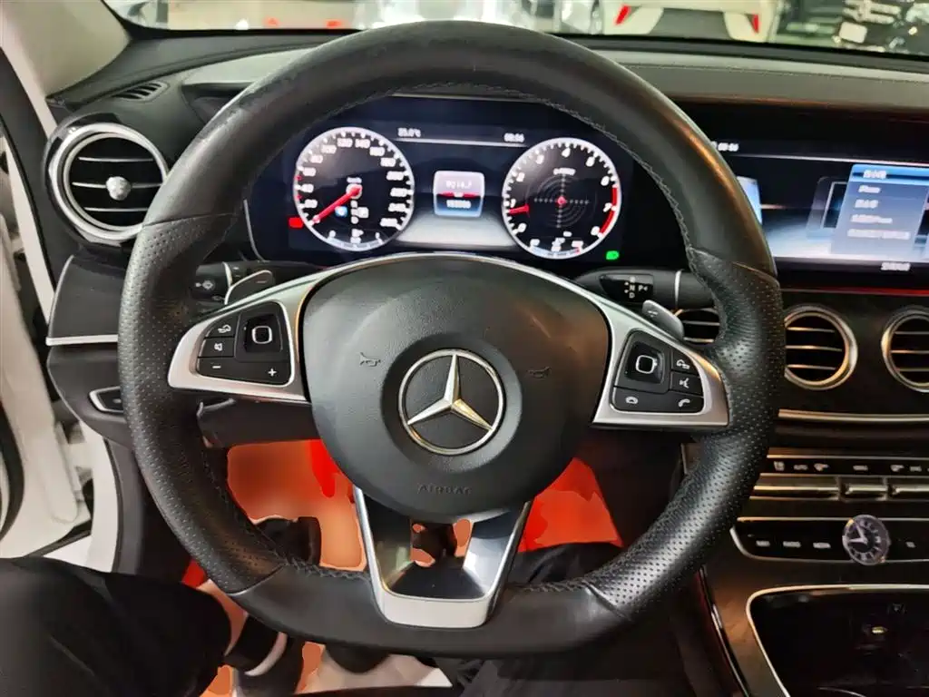 Mercedes-Benz E-Class 2018 — фото 11