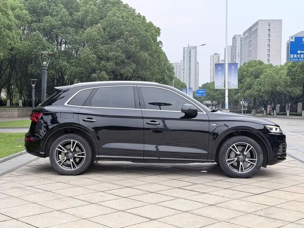 Audi Q5L 2019 — фото 17