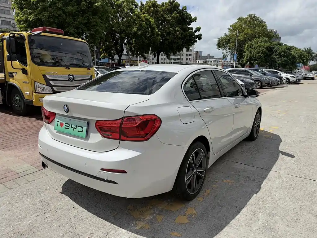BMW 1 Series 2018 — фото 10