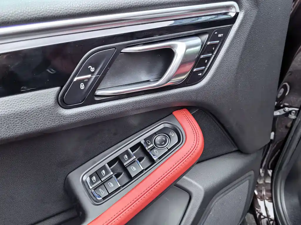 Porsche Macan 2018 — фото 18