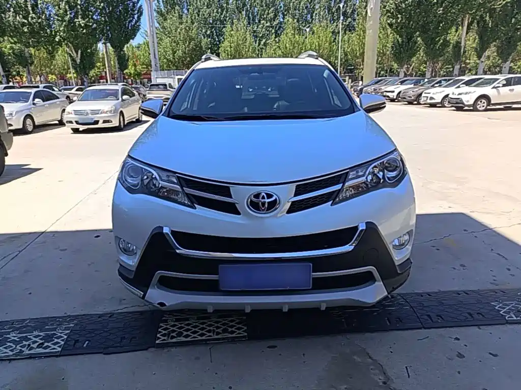 Toyota RAV4 2015 — фото 3