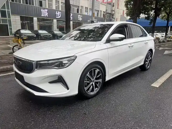 Geely Emgrand 2021