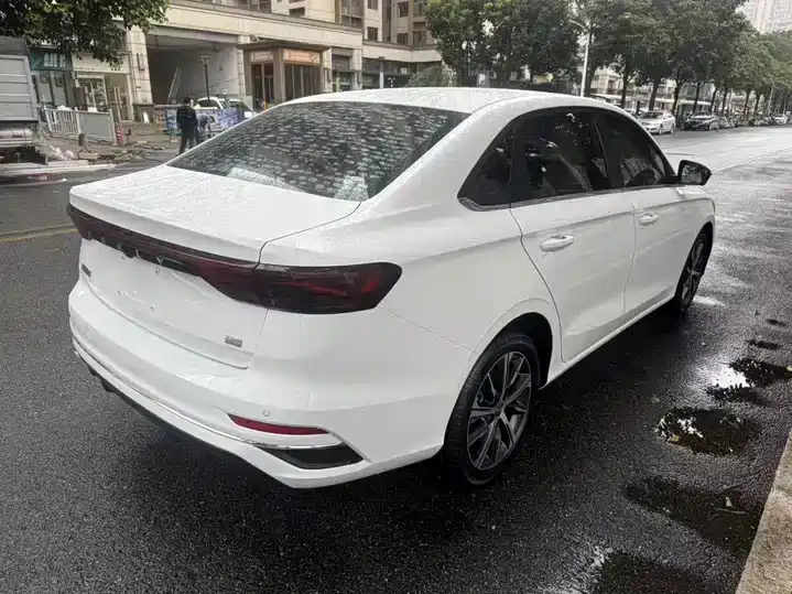 Geely Emgrand 2021 — фото 13
