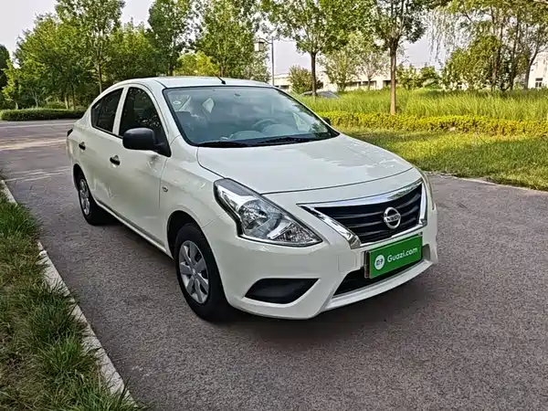 Nissan Sunny 2015