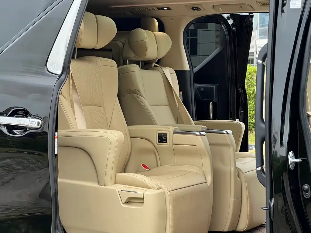 Toyota Alphard 2021 — фото 15