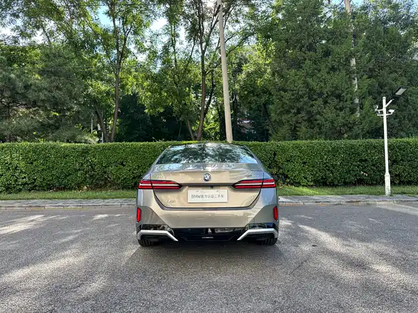 BMW i5 2024